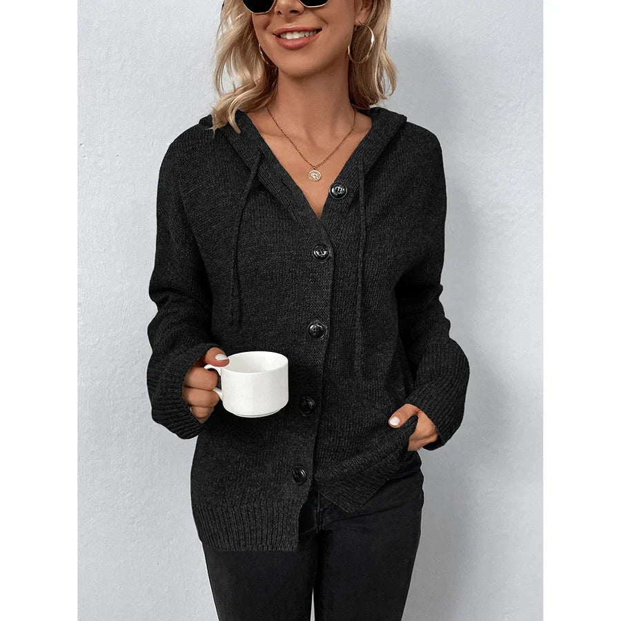 Cardigan med hætte og kontrastknapper