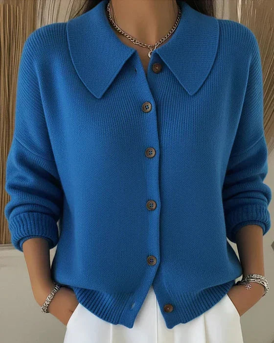 Finstrikket cardigan med krave og slids