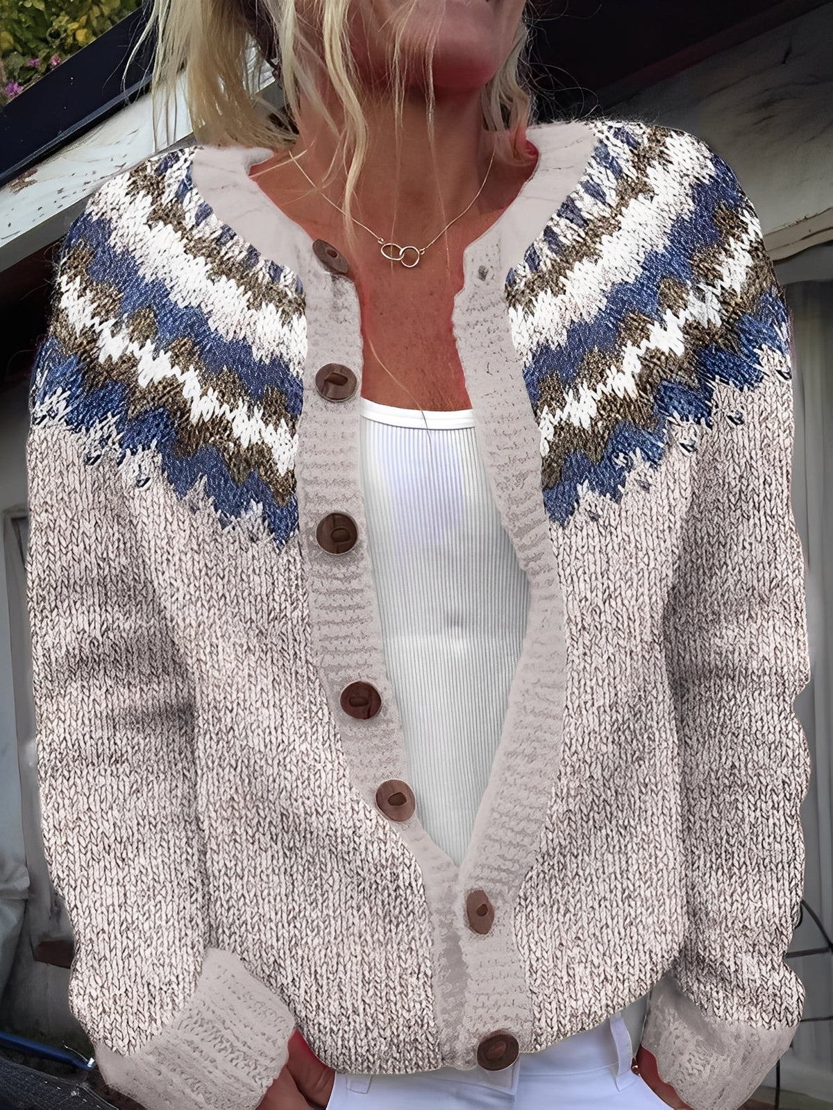 Cardigan med nordisk mønster i bærestykket