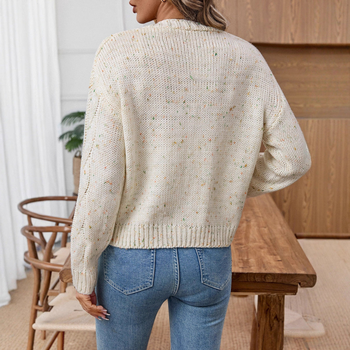 Kort cardigan med kabelstrik og huller