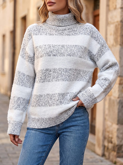 Rullekravebluse i fluffy strik med brede striber