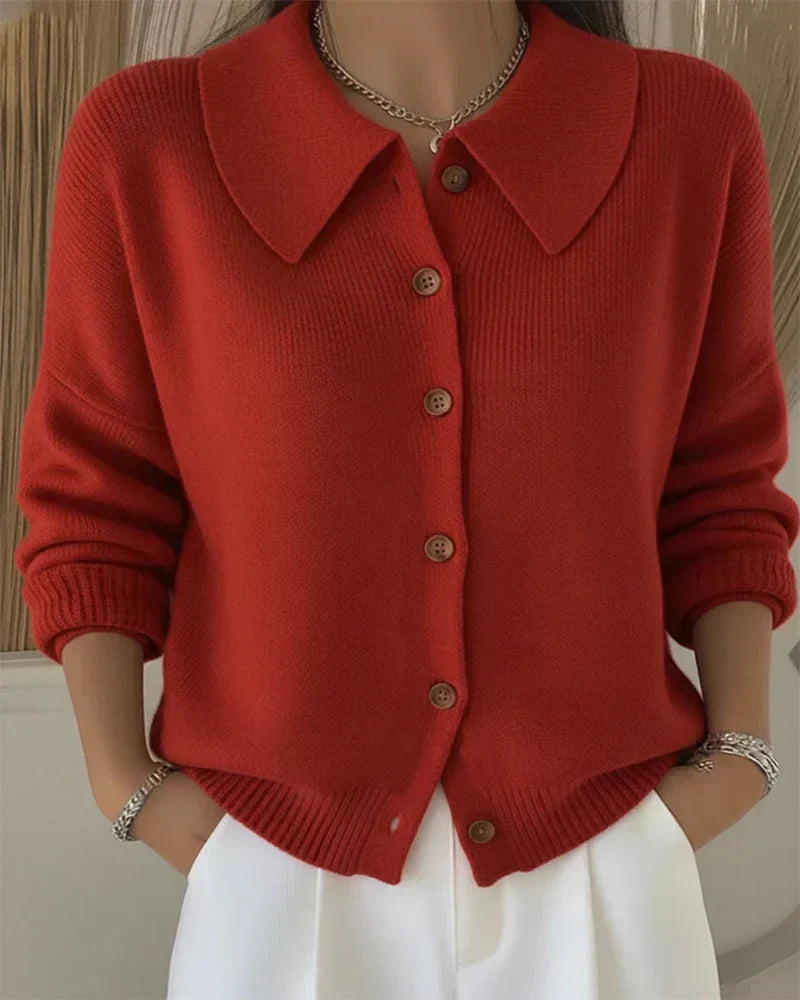 Finstrikket cardigan med krave og slids